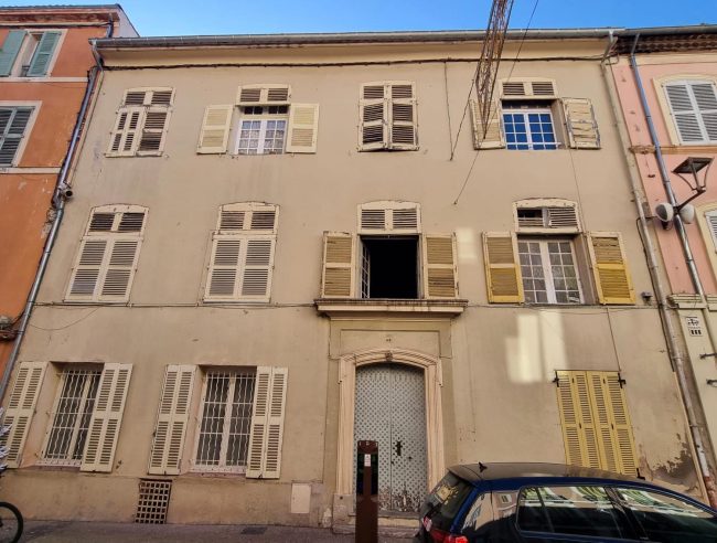 Rénovation complète d’une maison de ville à Fréjus : modernité et charme d’époque préservé