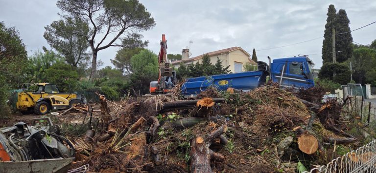 démolition complète d'une bâtisse ancienne pour reconstruction à Saint-Raphaël