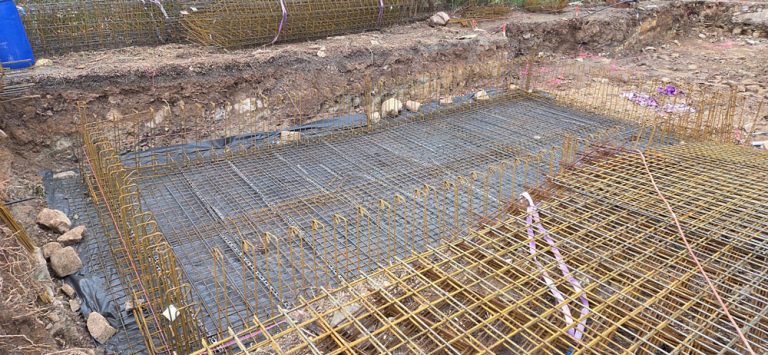 préparation du fond de forme et lissage de dalle pour villa neuve.