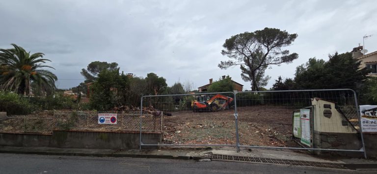démolition complète d'une bâtisse ancienne pour reconstruction à Saint-Raphaël.