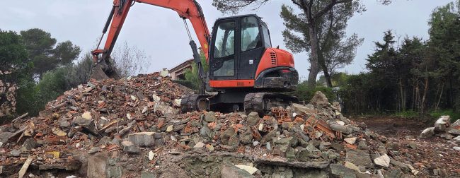 démolition complète d'une bâtisse ancienne pour reconstruction à Saint-Raphaël