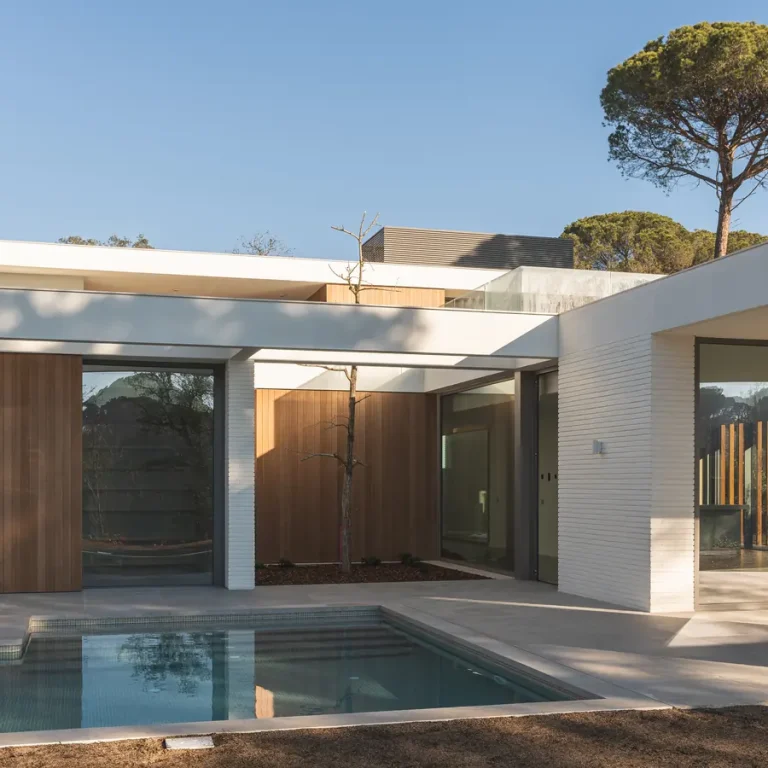 Prix d'une extension de maison dans le Var : villa contemporaine avec extension à toit plat